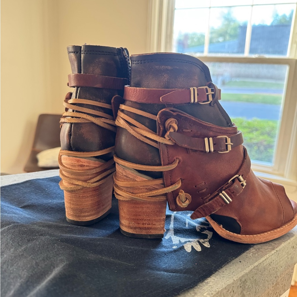 Freebird Carter- Brown Leather Strappy Womens Heeled Boot